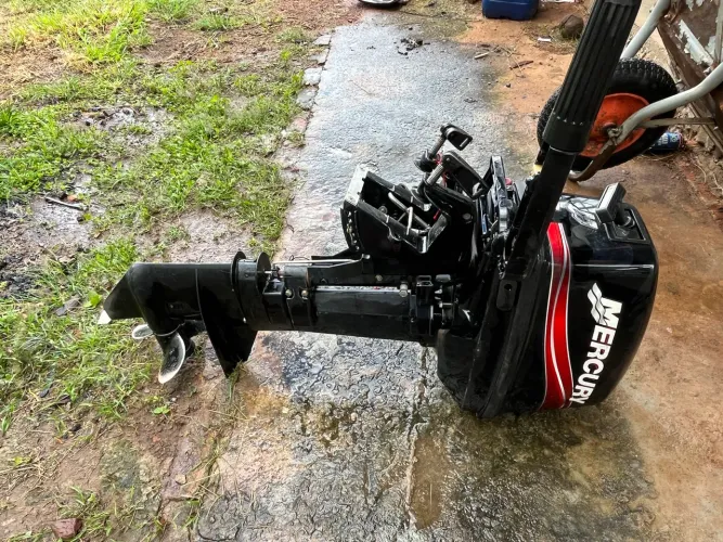 Motor de popa mercury 8 hp conservado