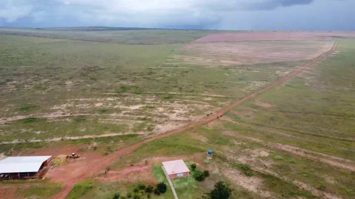 Fazenda com 1.900he com 1.350he formados, solo agricultável p/ soja/milho, Sonora-MS