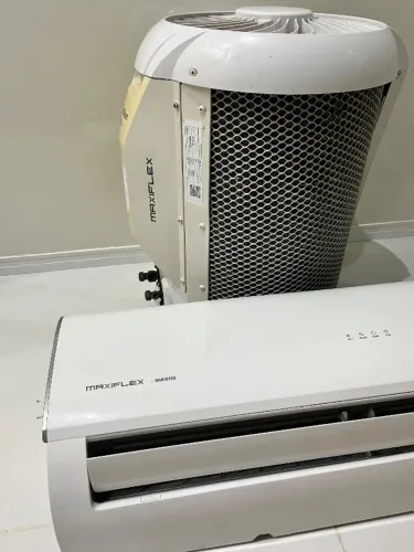 Ar condicionado Midea funcionando perfeitamente.