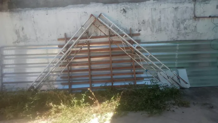 Telhas de alumínio e ferragens 