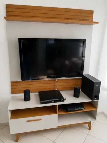 Rack com painel de tv