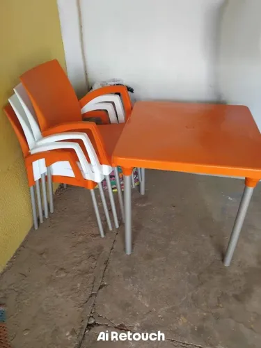 VENDO MESA GUMER C/4 CADEIRAS NÃO FAÇO ENTREGA XAMA SÓ QUEM REALMENTE QUER COMPRAR