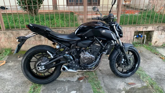 Vendo MT 07 com ABS muito nova