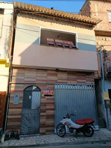 Vende-se essa casa dois pisos em Manaus 