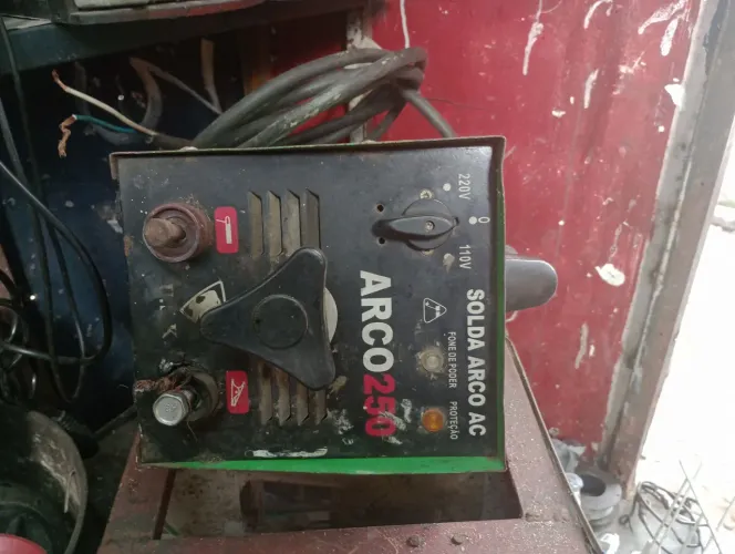 Vendo Máquina de solda 250ap