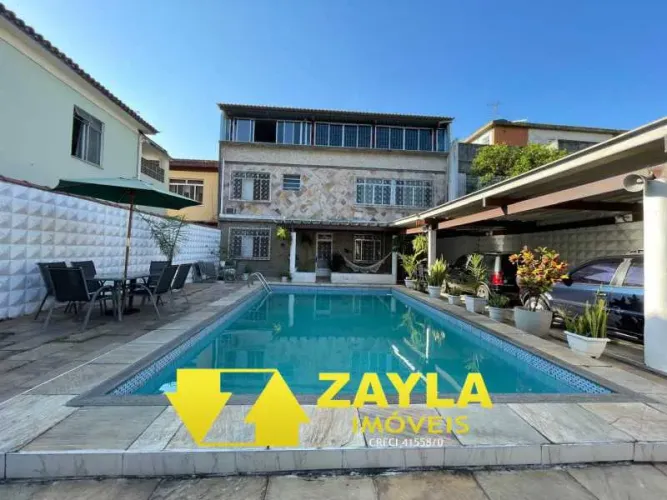 Excelente Casa de Condomínio Triplex 3 quartos 2 vagas na garagem piscina e churrasqueira