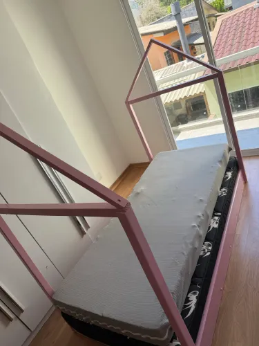 Cama menina madeira DOAÇÃO