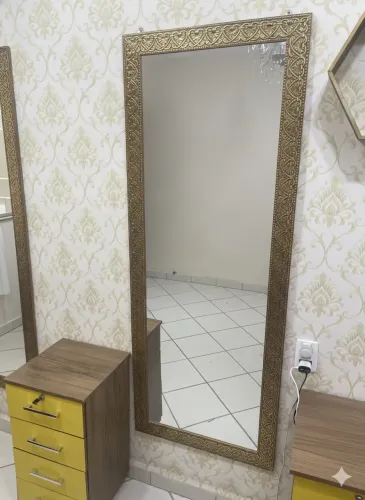 Espelho com moldura