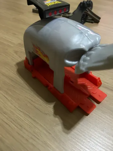 Lançador HotWeels Monster Truck caveira