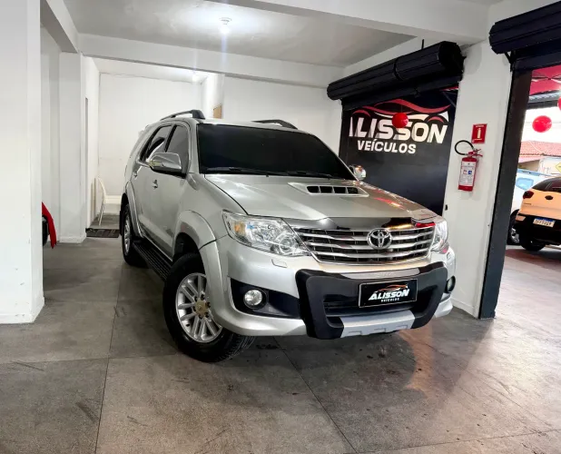 Toyota Hilux SW4 SRV D4-d 4X4 3.0 TDI Dies. AUT 2013
