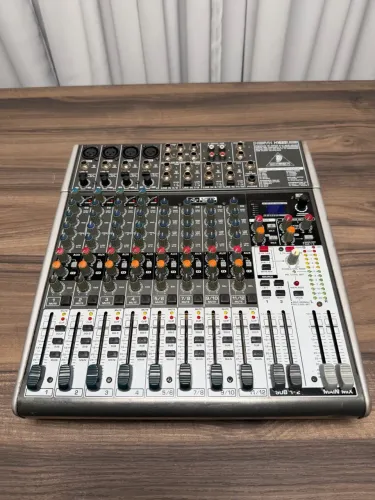 Console Mixer Behringer Xenys X1622