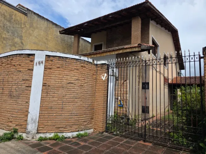 CASA À VENDA - CENTRO - PINDAMONHANGABA/SP