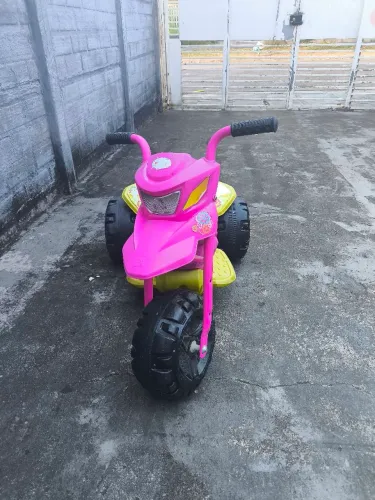 Motinha a bateria.