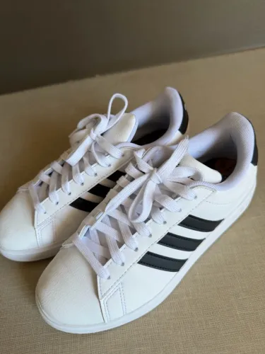Tênis Adidas 37