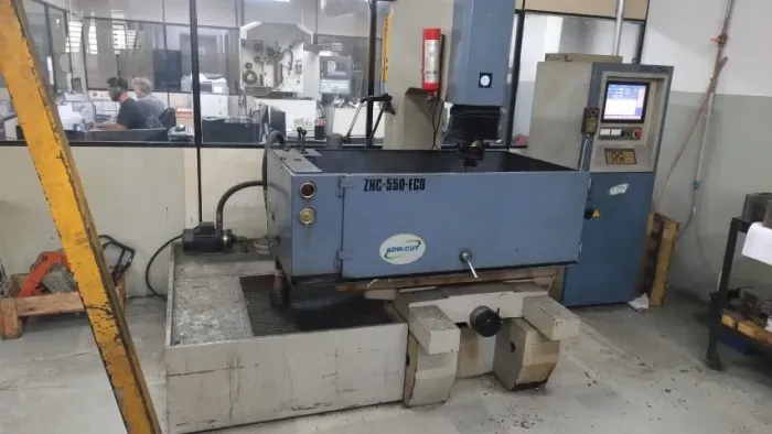 Maquina Eletroerosão de Penetração