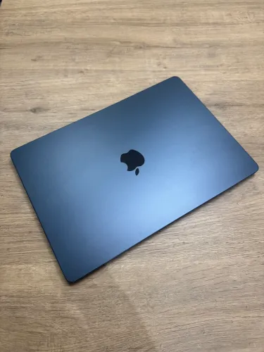 MacBook Air M2 | 8 GB RAM | 256 GB SSD