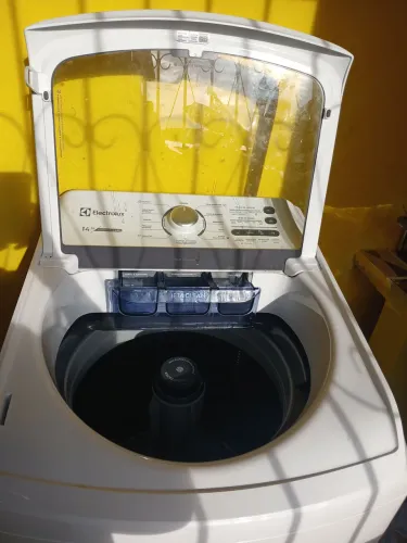 Vendo uma maquina de lavar Eletrolux de 14kg