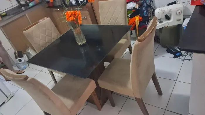 Vendo três móveis usados em nom estado sofá mea e raker!