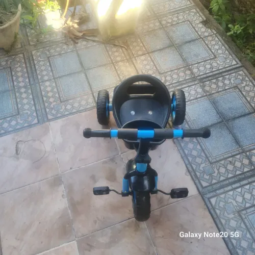 Triciclo Infantil semi novo