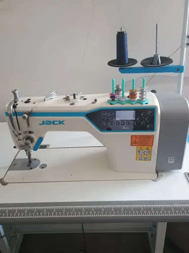Máquina de costura reta industrial Jack A4B usada