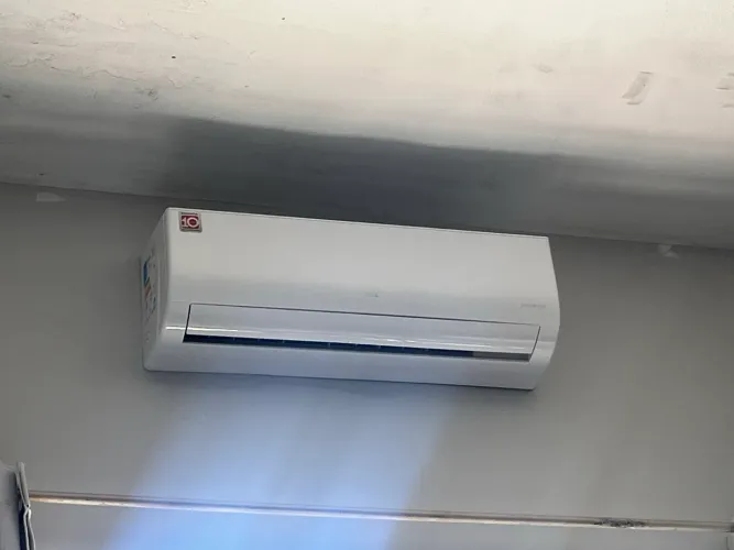 Ar-condicionado TCL inverter 9.000btus com instalação e 6 meses de garantia.