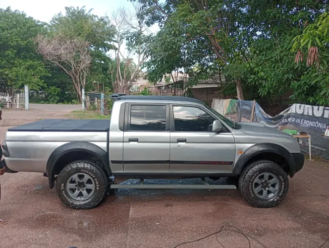 Mitsubishi L200 Outdoor HPE 2.5 4X4 CD T.dies. Mec. 2012