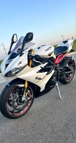 Triumph Daytona 675R 2015 - 21.000km mais de R$ 10k em acessórios