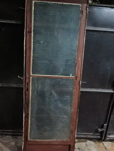 Porta de ferro reforçado maciço com vidros