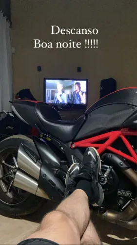 Diavel série especial Última da série com farol de LED