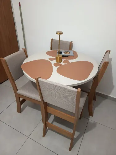 CONJUNTO DE MESA C/4 CADEIRAS