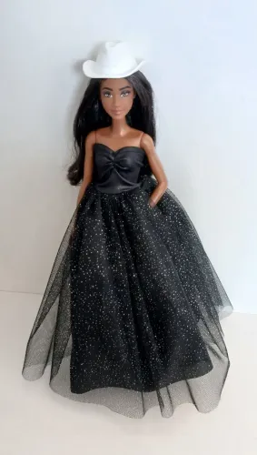 BONECA BARBIE NEGRA FASHIONISTA COWGIRL CHAPEU DE CAWBOY VESTIDO PRETO DE GALA BRILHANTE