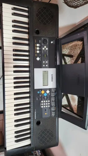 Teclado Yamaha PSR-E223 - 61 teclas | Excelente para iniciantes