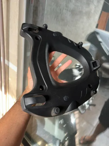 Suporte baú givi