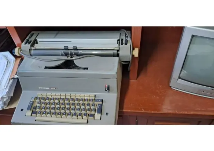 Máquina de escrever elétrica