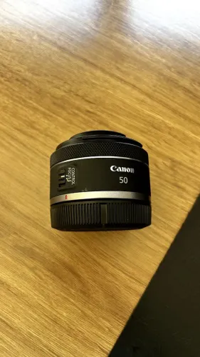 Canon RF 50mm f/1.8 STM, lente para retrato e baixa luz, ótimo estado
