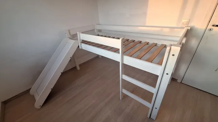 Cama Tok&Stok com Escorregador