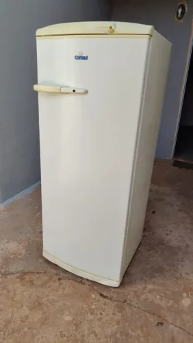 GELADEIRA CÔNSUL FUNCIONANDO PERFEITAMENTE COM 90 DIAS DE GARANTIA E ENTREGA GRÁTIS ?