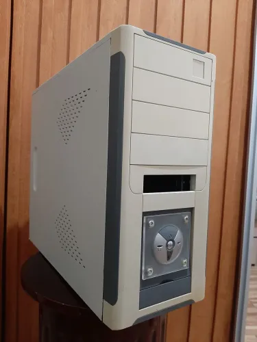 Gabinete Retrô Bege Branco PC Sleeper Clássico ATX