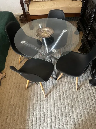 Mesa de vidro redonda com 4 cadeiras