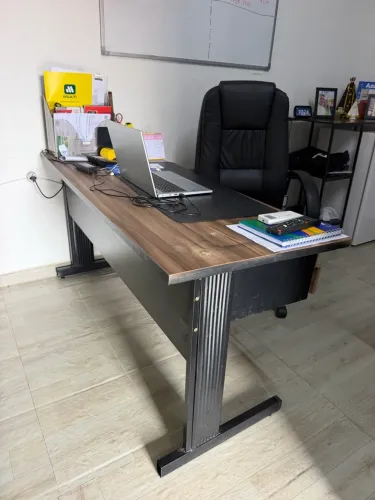 Mesa escritório 2 gavetas