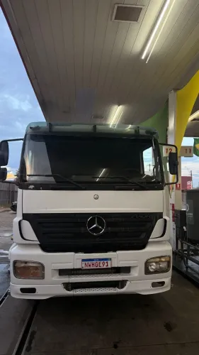 Mercedes Benz axor 1933 6x2 ano 2010