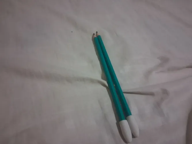 Apontador borracha e lápis 