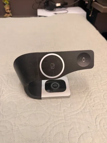 Carregador indução 3 em 1 (celular, relógio e fones de ouvido)