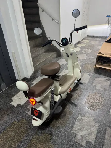 MOTO ELÉTRICA YADEA MODERN