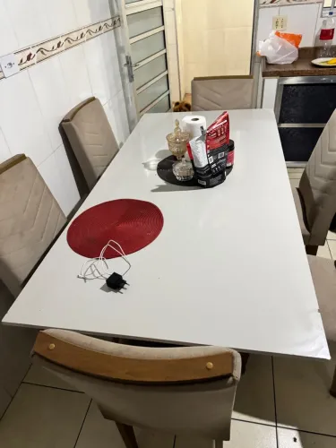Mesa com 6 cadeiras