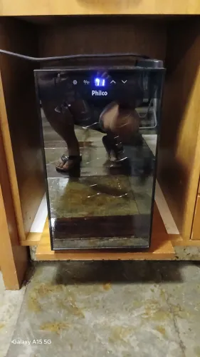 Adega com defeito não gela.