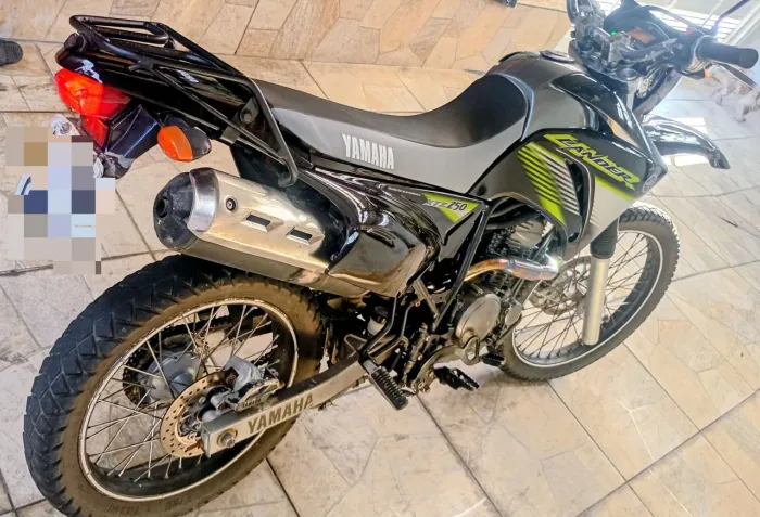 Lander 250 muito conservada 