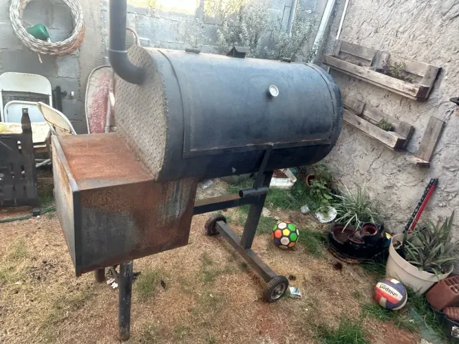 Churrasqueira Pit Smoker