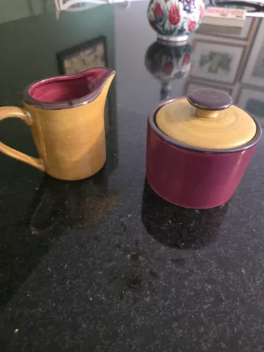 Açucareiro e leiteira de louça
