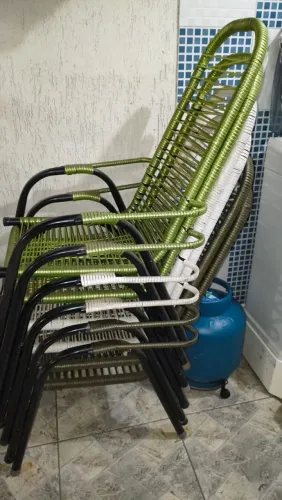 Cadeira de área de lazer são 6 cadeiras 150 reais cada se levar as 6 faço 600 reais